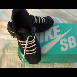 Nike womens sneakers